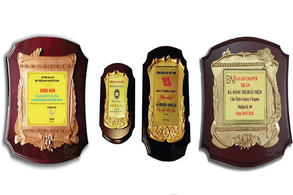 Làm bảng vinh danh mạ vàng đẹp giá rẻ