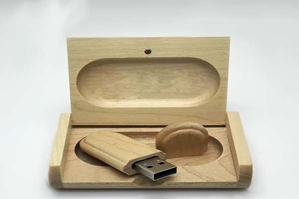 Sản xuất USB gỗ giá rẻ in logo làm quà tặng quảng cáo